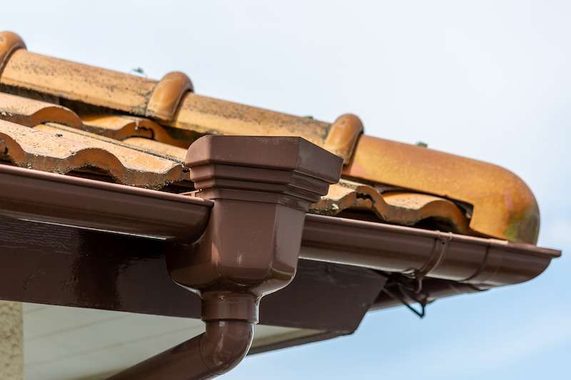 【浜松市・磐田市・湖西市にお住まいの方に①】雨どいの破損をそのまま放置されていませんか?